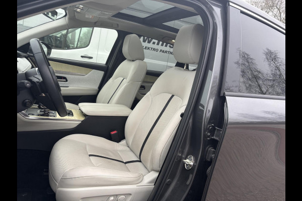 Mazda CX-60 2.5 e-SkyActiv PHEV Takumi 328 PK | Wegklapbare Trekhaak | Panoramadak | 360 graden camera | Achteruitrijcamera | Stoelverwarming |  Adaptieve Cruise Control