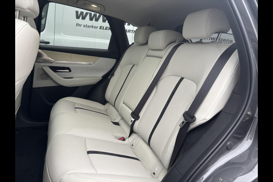 Mazda CX-60 2.5 e-SkyActiv PHEV Takumi 328 PK | Wegklapbare Trekhaak | Panoramadak | 360 graden camera | Achteruitrijcamera | Stoelverwarming |  Adaptieve Cruise Control