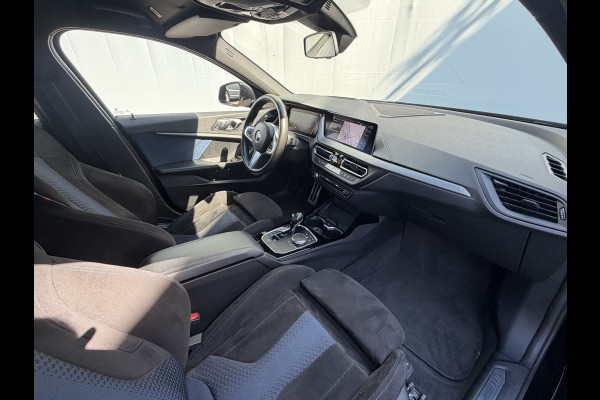 BMW 1-serie 118i Executive Edition M-Sport Zetels HUD Adapt.Cruise Carplay Camera Uitstraling!