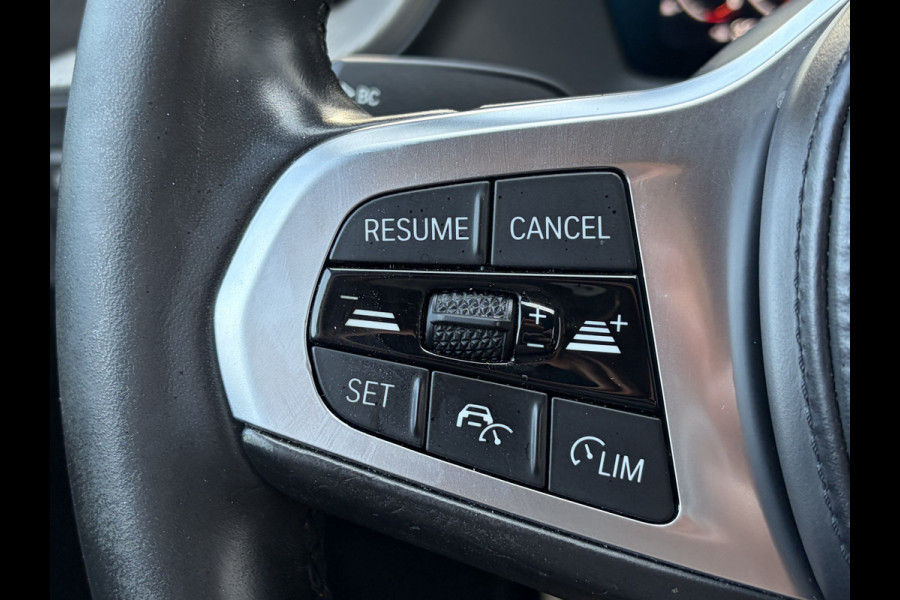 BMW 1-serie 118i Executive Edition M-Sport Zetels HUD Adapt.Cruise Carplay Camera Uitstraling!