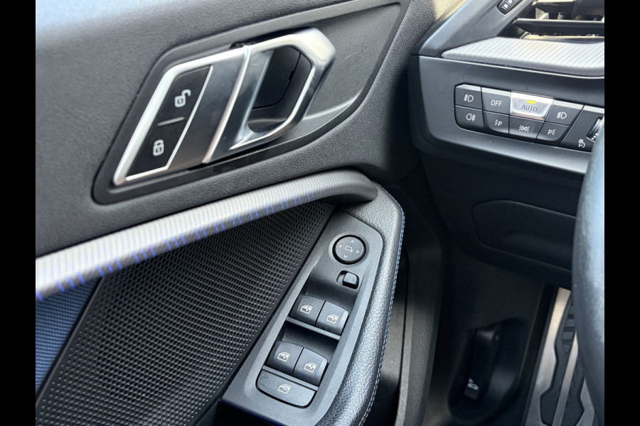 BMW 1-serie 118i Executive Edition M-Sport Zetels HUD Adapt.Cruise Carplay Camera Uitstraling!
