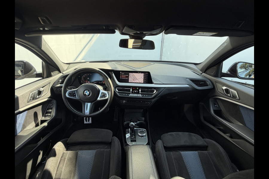 BMW 1-serie 118i Executive Edition M-Sport Zetels HUD Adapt.Cruise Carplay Camera Uitstraling!