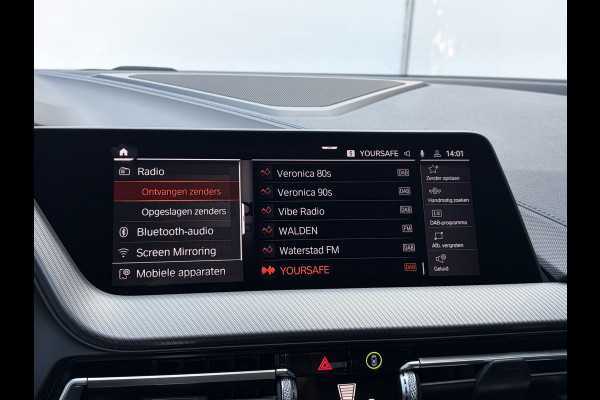BMW 1-serie 118i Executive Edition M-Sport Zetels HUD Adapt.Cruise Carplay Camera Uitstraling!