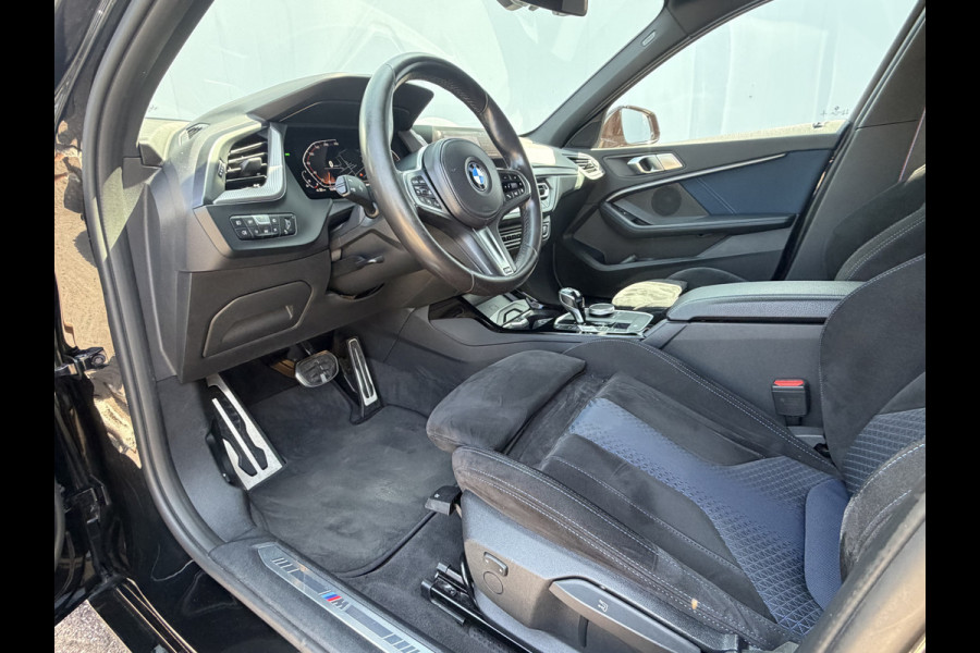 BMW 1-serie 118i Executive Edition M-Sport Zetels HUD Adapt.Cruise Carplay Camera Uitstraling!