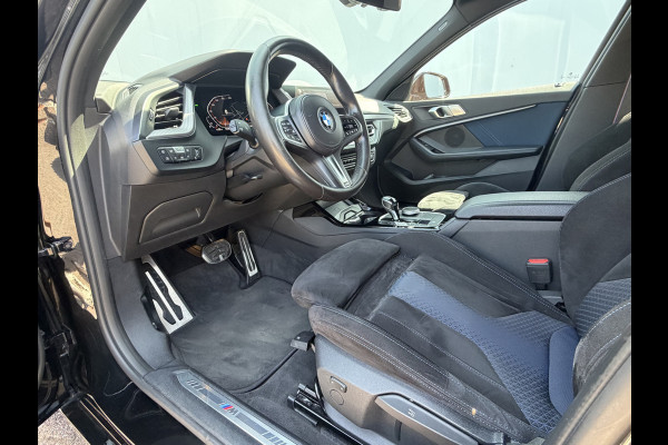 BMW 1-serie 118i Executive Edition M-Sport Zetels HUD Adapt.Cruise Carplay Camera Uitstraling!