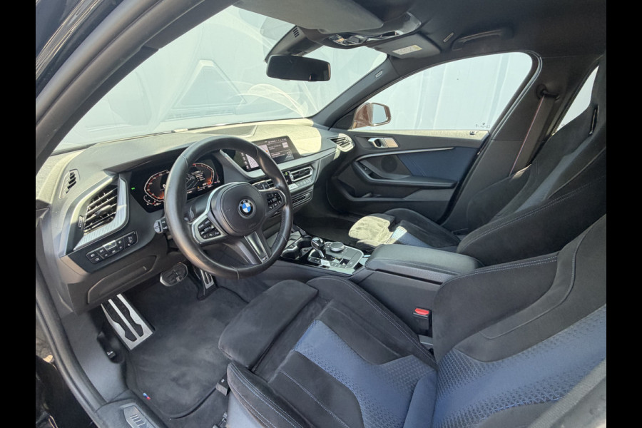 BMW 1-serie 118i Executive Edition M-Sport Zetels HUD Adapt.Cruise Carplay Camera Uitstraling!