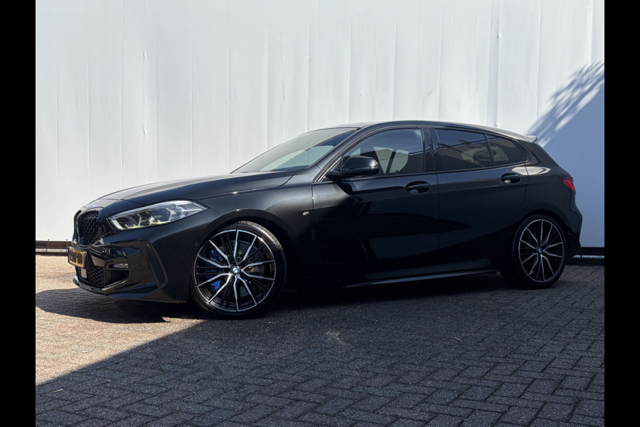BMW 1-serie 118i Executive Edition M-Sport Zetels HUD Adapt.Cruise Carplay Camera Uitstraling!