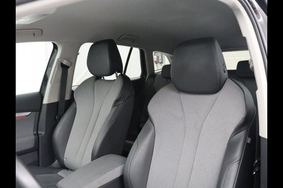 Škoda Enyaq iV 60 | SOH 92,0% | Half leder | Stuur/stoel verwarming | Adaptive cruise | Carplay | Sfeerverlichting | Climate control | Camera | Park assist | Trekhaak