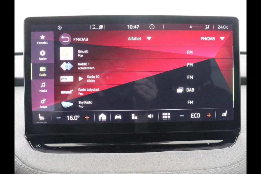 Škoda Enyaq iV 60 | SOH 92,0% | Half leder | Stuur/stoel verwarming | Adaptive cruise | Carplay | Sfeerverlichting | Climate control | Camera | Park assist | Trekhaak