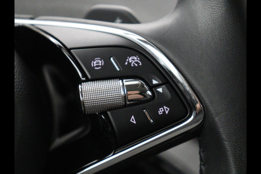 Škoda Enyaq iV 60 | SOH 92,0% | Half leder | Stuur/stoel verwarming | Adaptive cruise | Carplay | Sfeerverlichting | Climate control | Camera | Park assist | Trekhaak