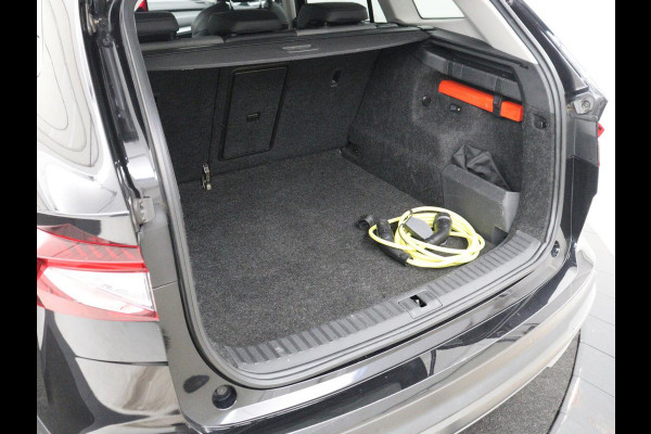 Škoda Enyaq iV 60 | SOH 92,0% | Half leder | Stuur/stoel verwarming | Adaptive cruise | Carplay | Sfeerverlichting | Climate control | Camera | Park assist | Trekhaak