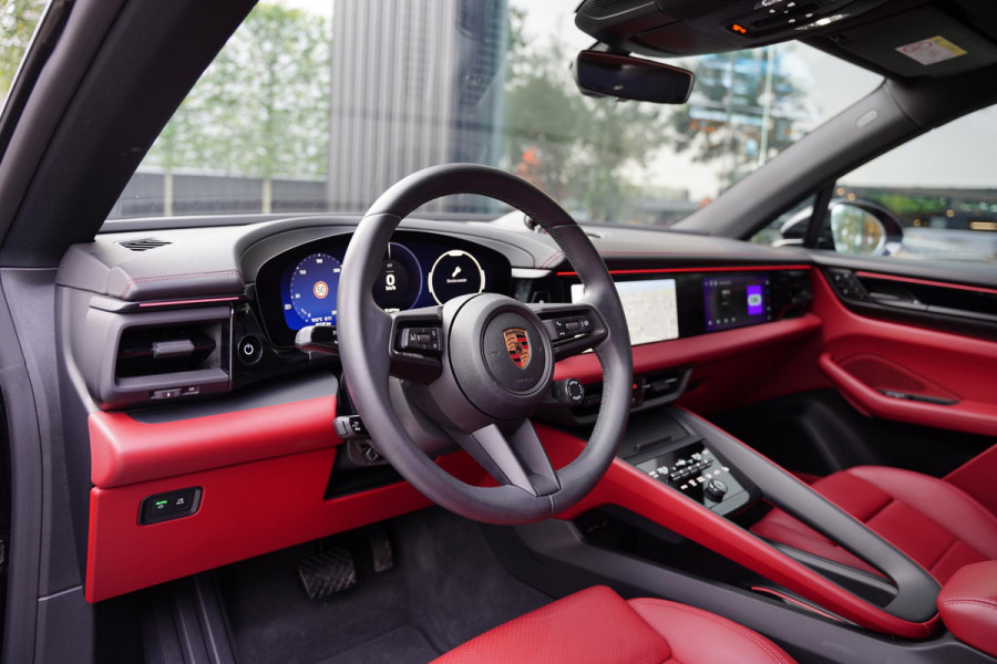 Porsche Macan 4 100 kWh / NL-Auto / Luchtvering / Bose / 22 Inch
