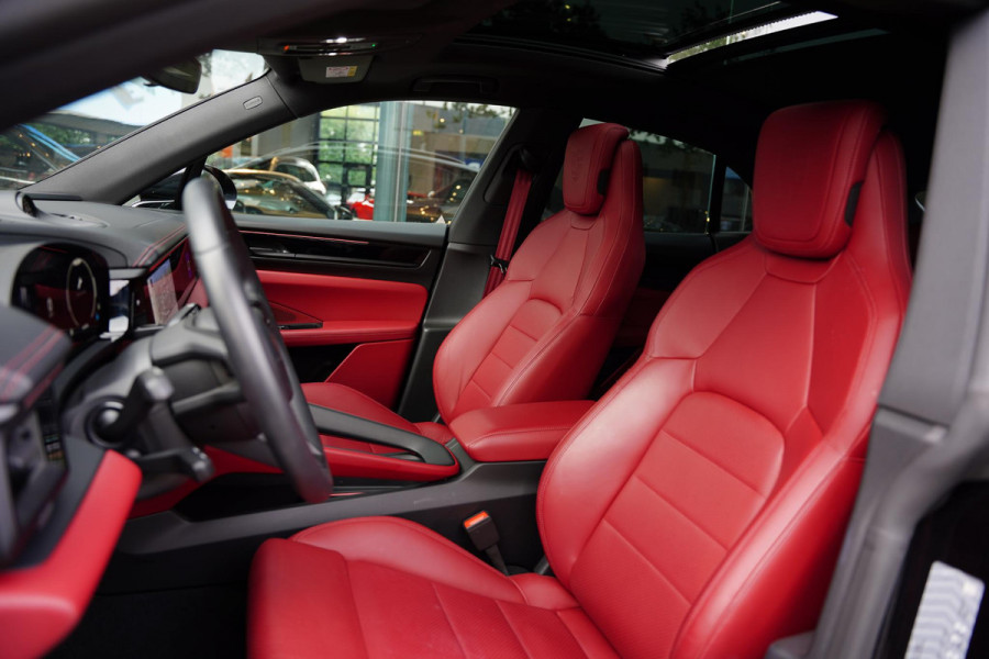 Porsche Macan 4 100 kWh / NL-Auto / Luchtvering / Bose / 22 Inch