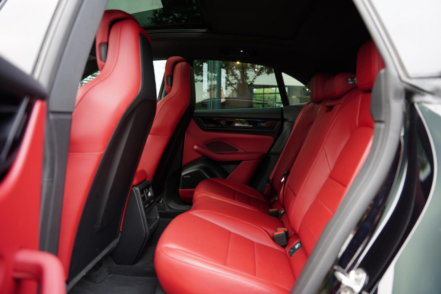 Porsche Macan 4 100 kWh / NL-Auto / Luchtvering / Bose / 22 Inch