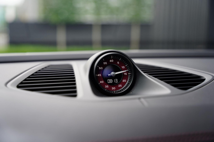 Porsche Macan 4 100 kWh / NL-Auto / Luchtvering / Bose / 22 Inch