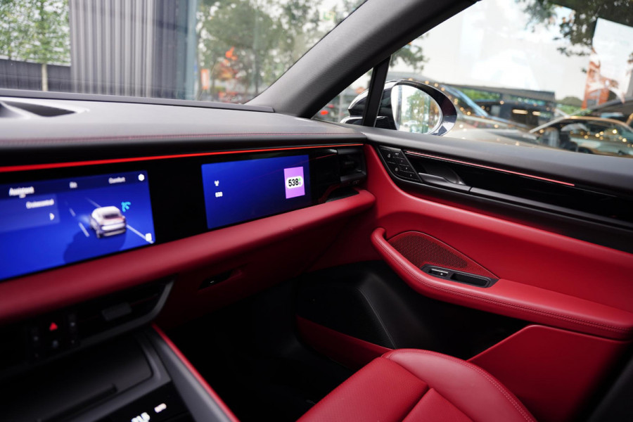 Porsche Macan 4 100 kWh / NL-Auto / Luchtvering / Bose / 22 Inch