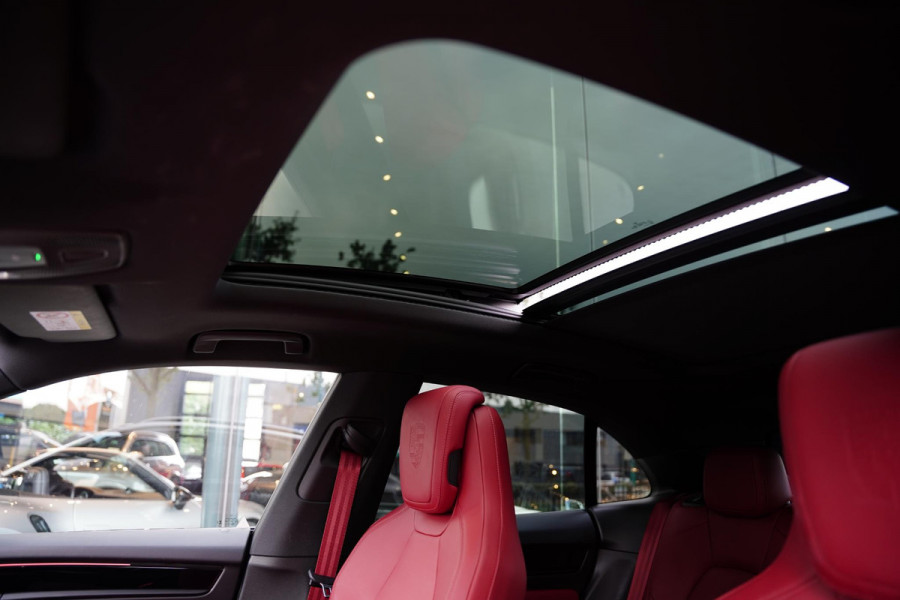 Porsche Macan 4 100 kWh / NL-Auto / Luchtvering / Bose / 22 Inch