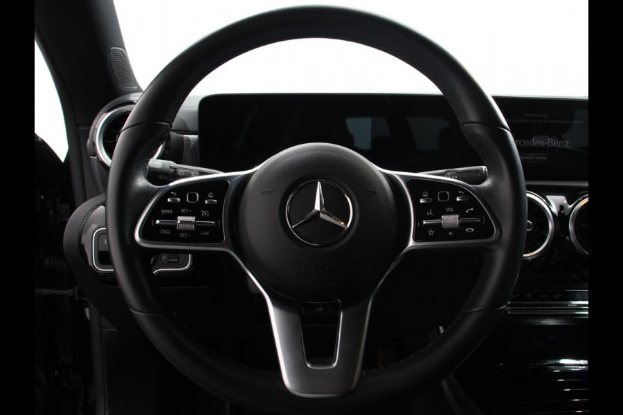Mercedes-Benz CLA-Klasse Shooting Brake 200 163pk DCT Progressive Navigatie Camera Parkeersensoren Elektrische achterklep Stoelverwarming Cruise Control Climate Control