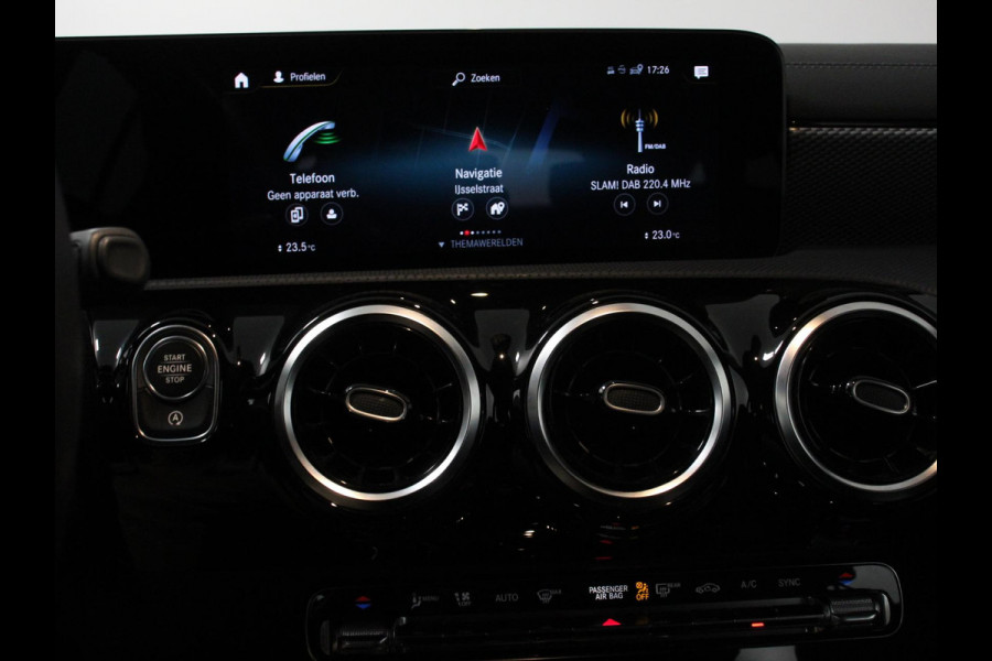 Mercedes-Benz CLA-Klasse Shooting Brake 200 163pk DCT Progressive Navigatie Camera Parkeersensoren Elektrische achterklep Stoelverwarming Cruise Control Climate Control