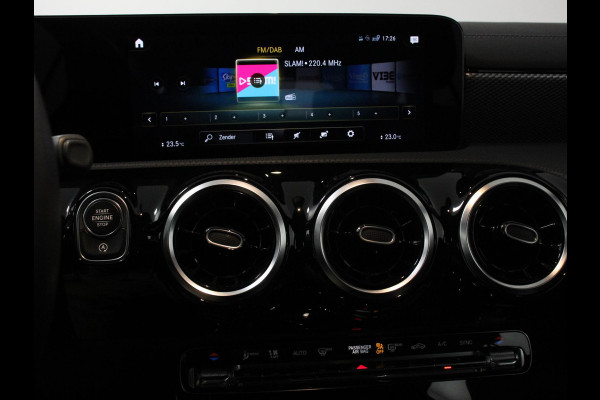 Mercedes-Benz CLA-Klasse Shooting Brake 200 163pk DCT Progressive Navigatie Camera Parkeersensoren Elektrische achterklep Stoelverwarming Cruise Control Climate Control
