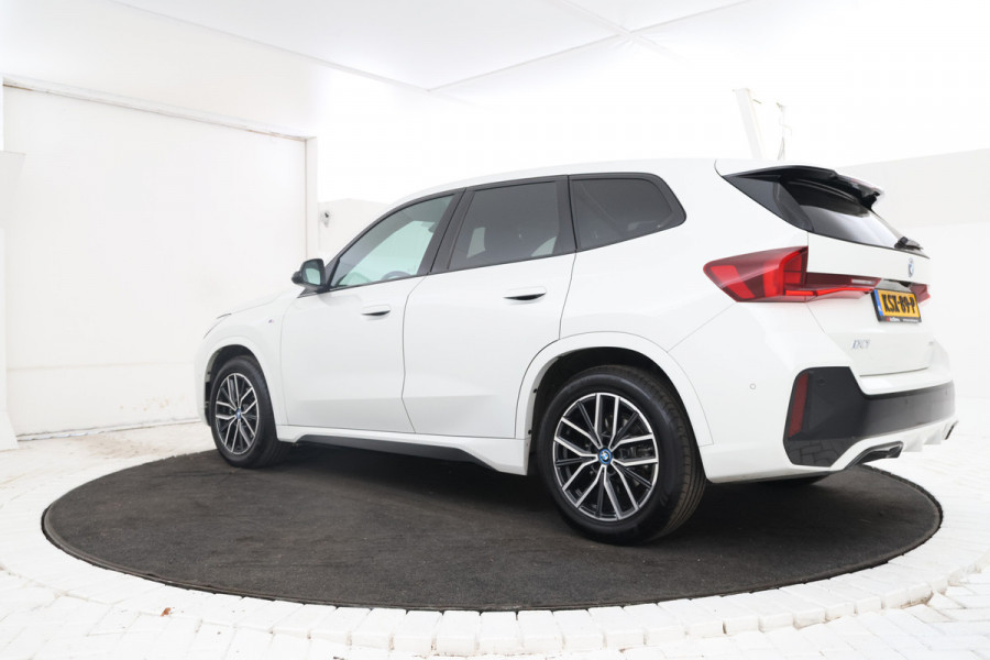 BMW iX1 eDrive20 67 kWh M-sport, Stoelen, Virtual, Climate,