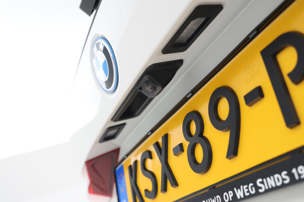 BMW iX1 eDrive20 67 kWh M-sport, Stoelen, Virtual, Climate,