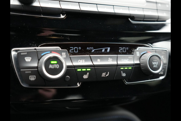 BMW X1 sDrive20i M Sport 192pk Misano Blauw Metallic | Trekhaak Afn. | Sportstoelen Verwarmd | Navi Pro | Sfeerverlichting | Apple Carplay | Camera | LED Koplampen | 18"L.M | M Sportstuur | Cruise Control |
