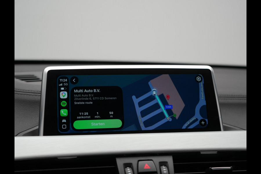 BMW X1 sDrive20i M Sport 192pk Misano Blauw Metallic | Trekhaak Afn. | Sportstoelen Verwarmd | Navi Pro | Sfeerverlichting | Apple Carplay | Camera | LED Koplampen | 18"L.M | M Sportstuur | Cruise Control |