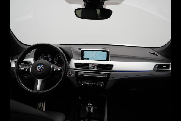BMW X1 sDrive20i M Sport 192pk Misano Blauw Metallic | Trekhaak Afn. | Sportstoelen Verwarmd | Navi Pro | Sfeerverlichting | Apple Carplay | Camera | LED Koplampen | 18"L.M | M Sportstuur | Cruise Control |