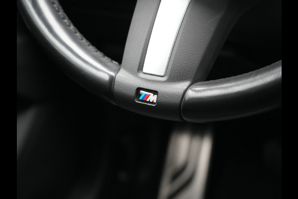 BMW X1 sDrive20i M Sport 192pk Misano Blauw Metallic | Trekhaak Afn. | Sportstoelen Verwarmd | Navi Pro | Sfeerverlichting | Apple Carplay | Camera | LED Koplampen | 18"L.M | M Sportstuur | Cruise Control |
