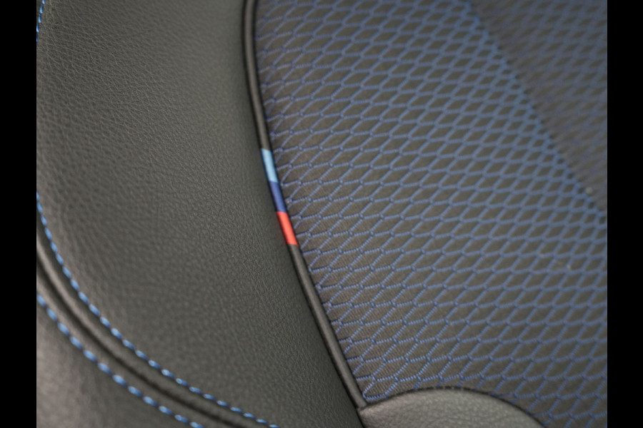 BMW X1 sDrive20i M Sport 192pk Misano Blauw Metallic | Trekhaak Afn. | Sportstoelen Verwarmd | Navi Pro | Sfeerverlichting | Apple Carplay | Camera | LED Koplampen | 18"L.M | M Sportstuur | Cruise Control |