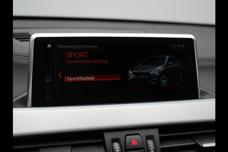 BMW X1 sDrive20i M Sport 192pk Misano Blauw Metallic | Trekhaak Afn. | Sportstoelen Verwarmd | Navi Pro | Sfeerverlichting | Apple Carplay | Camera | LED Koplampen | 18"L.M | M Sportstuur | Cruise Control |