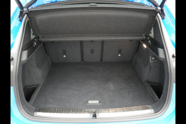 BMW X1 sDrive20i M Sport 192pk Misano Blauw Metallic | Trekhaak Afn. | Sportstoelen Verwarmd | Navi Pro | Sfeerverlichting | Apple Carplay | Camera | LED Koplampen | 18"L.M | M Sportstuur | Cruise Control |