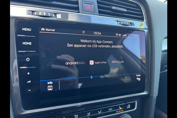 Volkswagen e-Golf | Apple Carplay | Leder | Stoelverwarming | Parkeersensoren | Adaptieve Cruise