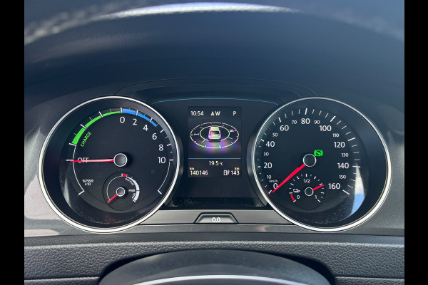 Volkswagen e-Golf | Apple Carplay | Leder | Stoelverwarming | Parkeersensoren | Adaptieve Cruise