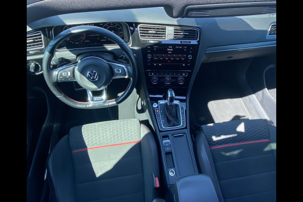 Volkswagen Golf 2.0 TSI GTI Perf./ Pano/ Virtual CP/ Dynamic lights/ Dynaudio/ Keyless/