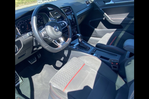 Volkswagen Golf 2.0 TSI GTI Perf./ Pano/ Virtual CP/ Dynamic lights/ Dynaudio/ Keyless/