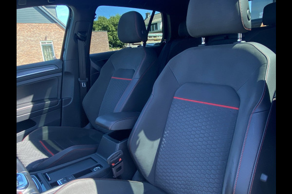 Volkswagen Golf 2.0 TSI GTI Perf./ Pano/ Virtual CP/ Dynamic lights/ Dynaudio/ Keyless/