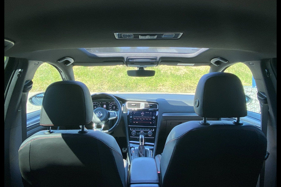 Volkswagen Golf 2.0 TSI GTI Perf./ Pano/ Virtual CP/ Dynamic lights/ Dynaudio/ Keyless/