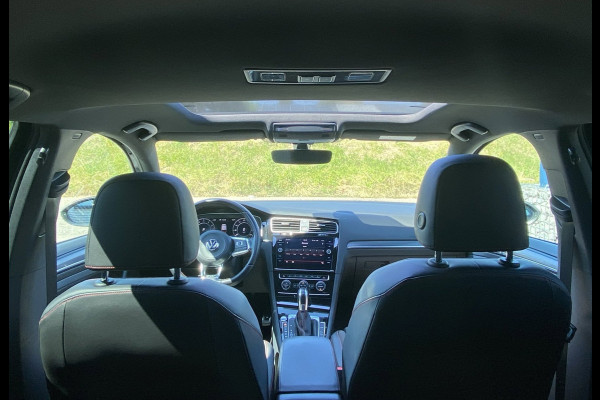 Volkswagen Golf 2.0 TSI GTI Perf./ Pano/ Virtual CP/ Dynamic lights/ Dynaudio/ Keyless/