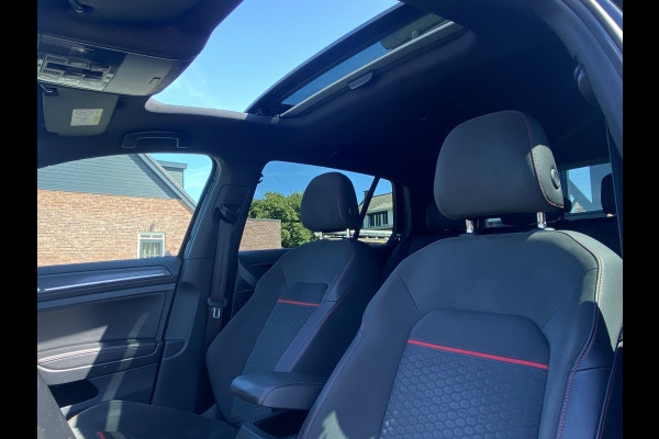Volkswagen Golf 2.0 TSI GTI Perf./ Pano/ Virtual CP/ Dynamic lights/ Dynaudio/ Keyless/
