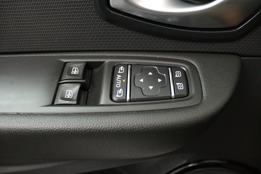 Renault Clio 0.9 TCe Zen (STOELVERWARMING, NAVIGATIE, MULTIMEDIA, LED, STUURBEDIENING)