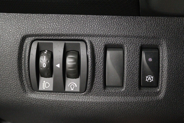 Renault Clio 0.9 TCe Zen (STOELVERWARMING, NAVIGATIE, MULTIMEDIA, LED, STUURBEDIENING)