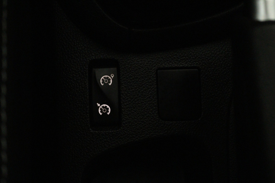 Renault Clio 0.9 TCe Zen (STOELVERWARMING, NAVIGATIE, MULTIMEDIA, LED, STUURBEDIENING)