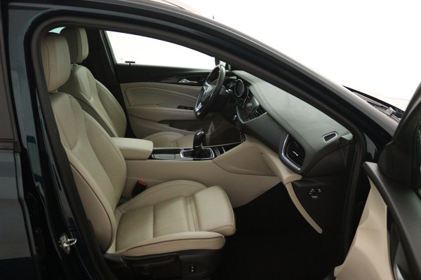 Opel Insignia Sports Tourer 1.5 Turbo Business Executive (TREKHAAK WEGKLAPBAAR, STOEL-/STUURVERWARMING, LEDER, CAMERA, NAVIGATIE, CAMERA, GROO