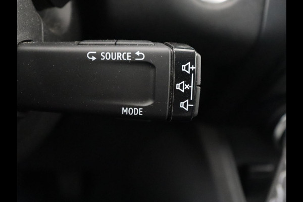 Renault Captur 1.6 E-Tech Hybrid 145 Business Zen | Trekhaak Stoelverwarming | Camera | Carplay | Navigatie | Full LED | Climate control | Bluetooth | Parkeerhulp | Cruise control | Dealer Onderhouden