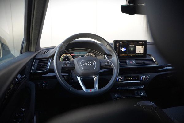 Audi Q5 50 TFSI e S edition Competition S-Line | Panoramadak | Stoelverwarming | Keyless | Matrix LED | Camera | Apple Carplay | Navigatie | Cruise Control | Ambiance Verlichting | SOH 100%