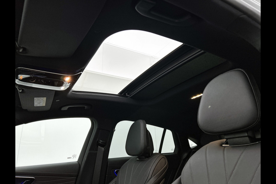 Mercedes-Benz GLC Coupé 400e 4MATIC Business Solution AMG | Premium Plus | Winterpakket | Techniekpakket | Nightpakket | Rijassistentiepakket Plus | Trekhaak | AMG spoiler | Panoramaschuifdak | Treeplanken in aluminiumlook | Middenconsole metaalstructuur | 20" multispaaks lichtmetalen AMG velgen |