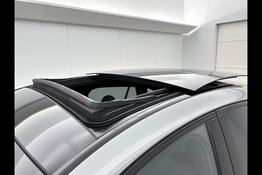 Mercedes-Benz GLC Coupé 400e 4MATIC Business Solution AMG | Premium Plus | Winterpakket | Techniekpakket | Nightpakket | Rijassistentiepakket Plus | Trekhaak | AMG spoiler | Panoramaschuifdak | Treeplanken in aluminiumlook | Middenconsole metaalstructuur | 20" multispaaks lichtmetalen AMG velgen |