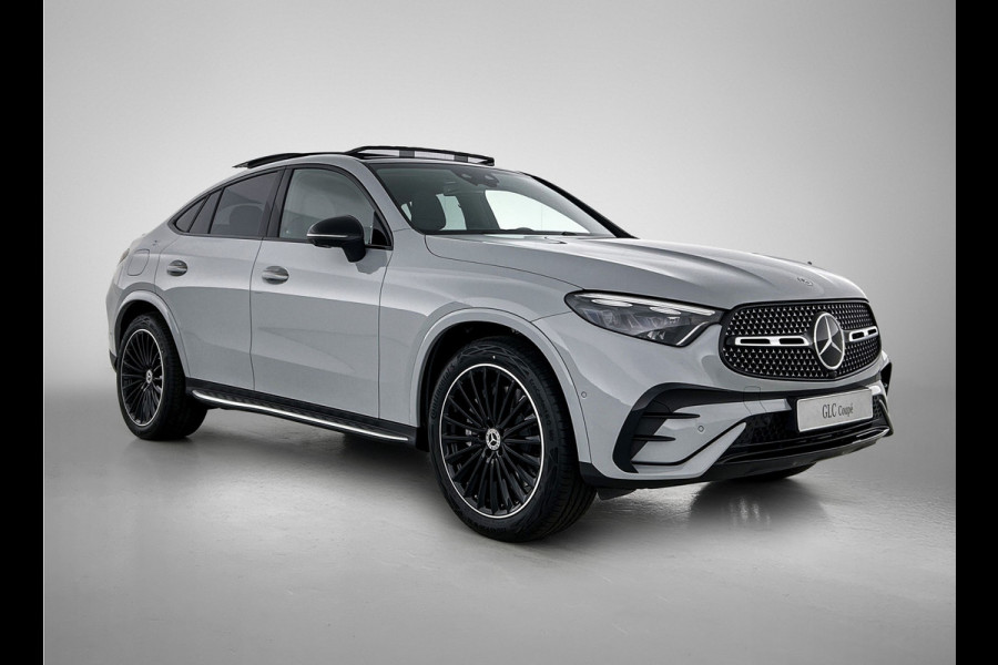 Mercedes-Benz GLC Coupé 400e 4MATIC Business Solution AMG | Premium Plus | Winterpakket | Techniekpakket | Nightpakket | Rijassistentiepakket Plus | Trekhaak | AMG spoiler | Panoramaschuifdak | Treeplanken in aluminiumlook | Middenconsole metaalstructuur | 20" multispaaks lichtmetalen AMG velgen |